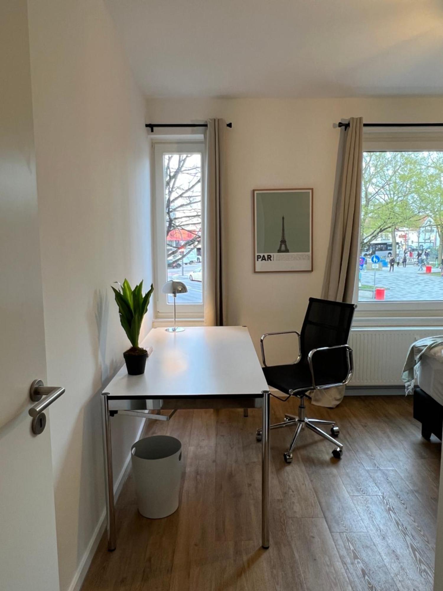 Apartment Business Kranich: 3 Zimmer, Infrastrukturlage Hh Langenhorn, Naehe Airport Hamburg